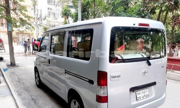 Buy Used 2009 Toyota TownAce in Dhaka, Dhaka Buy Used 2009 Toyota TownAce in Dhaka, Dhaka
