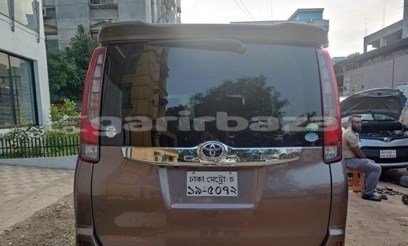 Buy Used 2014 Toyota Noah in Dhaka, Dhaka Buy Used 2014 Toyota Noah in Dhaka, Dhaka