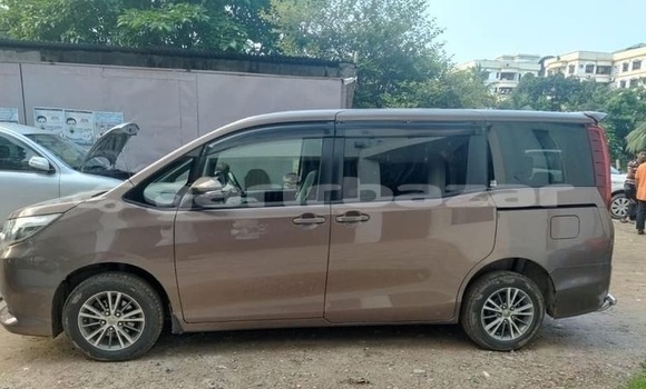 Buy Used 2014 Toyota Noah in Dhaka, Dhaka Buy Used 2014 Toyota Noah in Dhaka, Dhaka