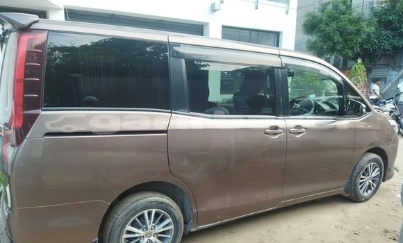 Buy Used 2014 Toyota Noah in Dhaka, Dhaka Buy Used 2014 Toyota Noah in Dhaka, Dhaka