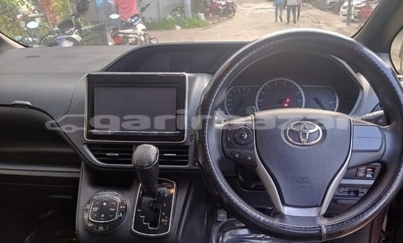 Buy Used 2014 Toyota Noah in Dhaka, Dhaka Buy Used 2014 Toyota Noah in Dhaka, Dhaka