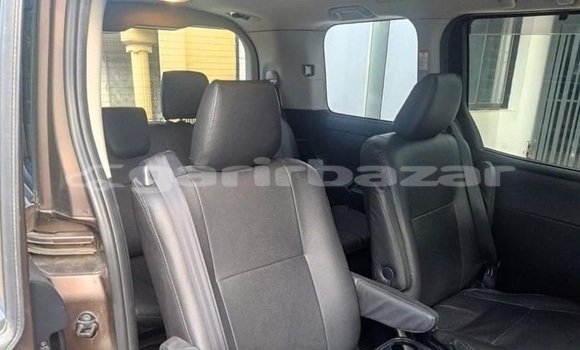 Buy Used 2014 Toyota Noah in Dhaka, Dhaka Buy Used 2014 Toyota Noah in Dhaka, Dhaka