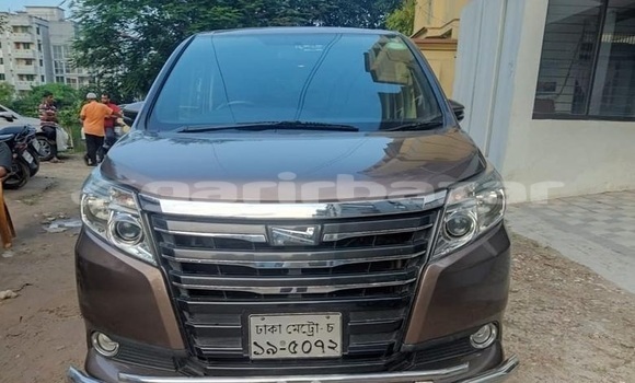 Buy Used 2014 Toyota Noah in Dhaka, Dhaka Buy Used 2014 Toyota Noah in Dhaka, Dhaka