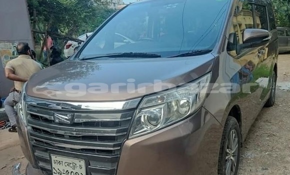 Buy Used 2014 Toyota Noah in Dhaka, Dhaka Buy Used 2014 Toyota Noah in Dhaka, Dhaka