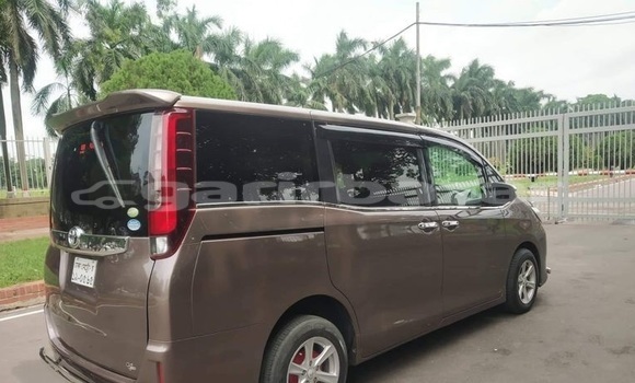 Buy Used 2014 Toyota Noah in Dhaka, Dhaka Buy Used 2014 Toyota Noah in Dhaka, Dhaka