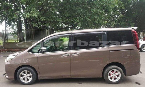 Buy Used 2014 Toyota Noah in Dhaka, Dhaka Buy Used 2014 Toyota Noah in Dhaka, Dhaka