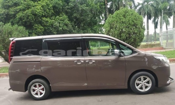 Buy Used 2014 Toyota Noah in Dhaka, Dhaka Buy Used 2014 Toyota Noah in Dhaka, Dhaka