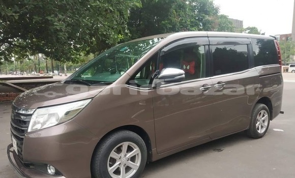 Buy Used 2014 Toyota Noah in Dhaka, Dhaka Buy Used 2014 Toyota Noah in Dhaka, Dhaka