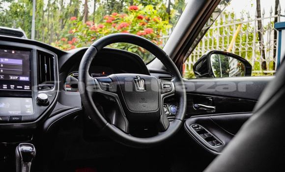 Buy Used 2016 Toyota Crown in Dhaka, Dhaka Buy Used 2016 Toyota Crown in Dhaka, Dhaka