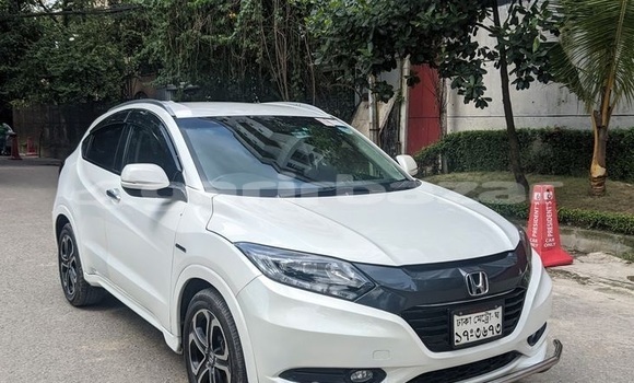 Buy Used 2015 Honda Vezel in Dhaka, Dhaka Buy Used 2015 Honda Vezel in Dhaka, Dhaka