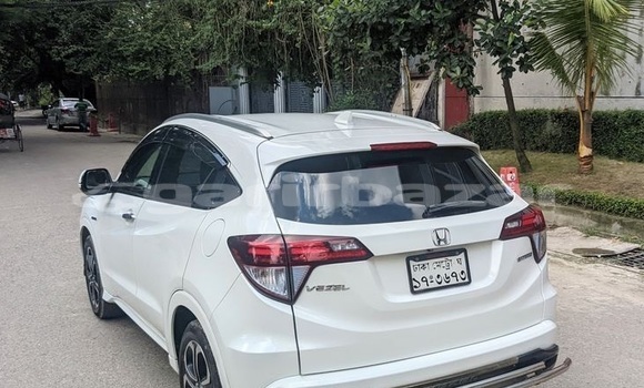 Buy Used 2015 Honda Vezel in Dhaka, Dhaka Buy Used 2015 Honda Vezel in Dhaka, Dhaka