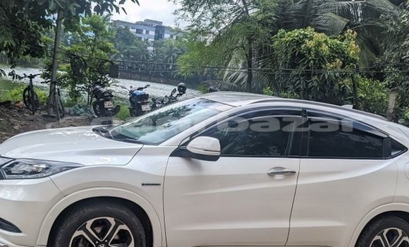 Buy Used 2015 Honda Vezel in Dhaka, Dhaka Buy Used 2015 Honda Vezel in Dhaka, Dhaka