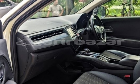 Buy Used 2015 Honda Vezel in Dhaka, Dhaka Buy Used 2015 Honda Vezel in Dhaka, Dhaka