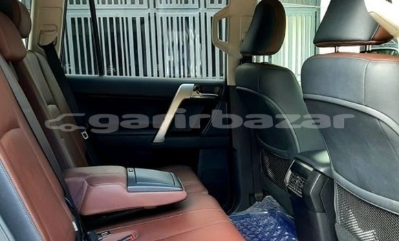 Buy Used 2017 Toyota Land Cruiser Prado in Dhaka, Dhaka Buy Used 2017 Toyota Land Cruiser Prado in Dhaka, Dhaka