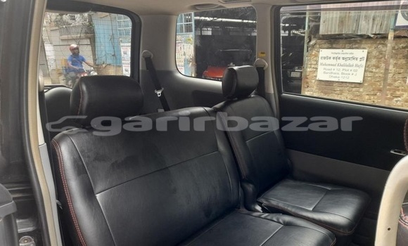 Buy Used 2005 Toyota Noah in Dhaka, Dhaka Buy Used 2005 Toyota Noah in Dhaka, Dhaka