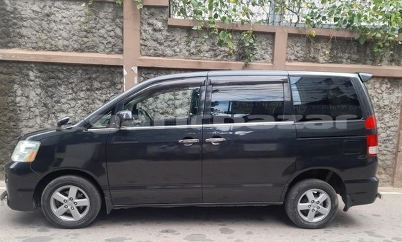 Buy Used 2005 Toyota Noah in Dhaka, Dhaka Buy Used 2005 Toyota Noah in Dhaka, Dhaka