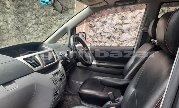 Buy Used 2005 Toyota Noah in Dhaka, Dhaka Buy Used 2005 Toyota Noah in Dhaka, Dhaka