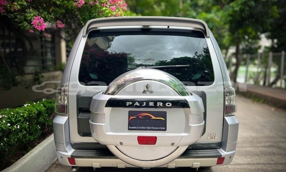 Buy Used 2010 Mitsubishi Pajero in Dhaka, Dhaka Buy Used 2010 Mitsubishi Pajero in Dhaka, Dhaka