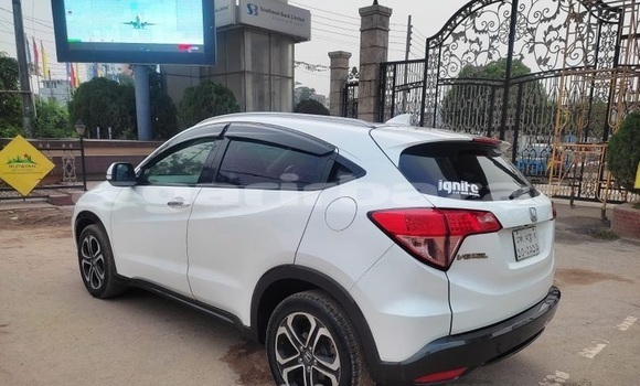Buy Used 2014 Honda Vezel in Dhaka, Dhaka Buy Used 2014 Honda Vezel in Dhaka, Dhaka