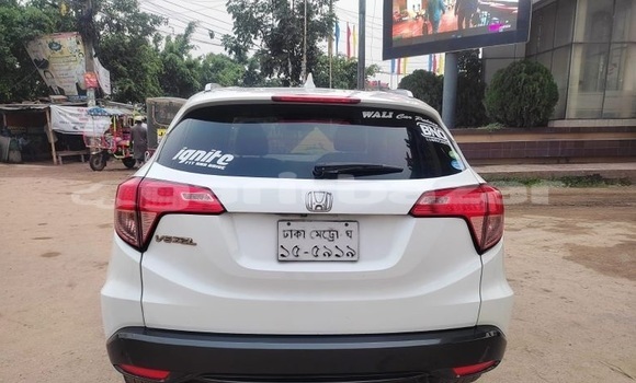 Buy Used 2014 Honda Vezel in Dhaka, Dhaka Buy Used 2014 Honda Vezel in Dhaka, Dhaka