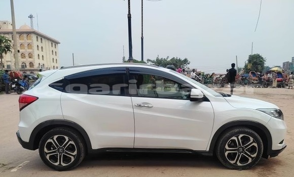 Buy Used 2014 Honda Vezel in Dhaka, Dhaka Buy Used 2014 Honda Vezel in Dhaka, Dhaka