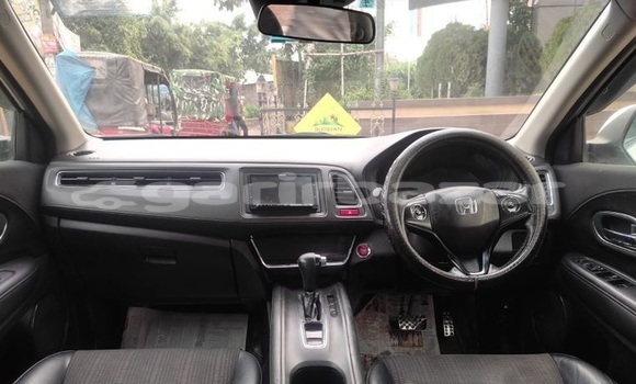 Buy Used 2014 Honda Vezel in Dhaka, Dhaka Buy Used 2014 Honda Vezel in Dhaka, Dhaka