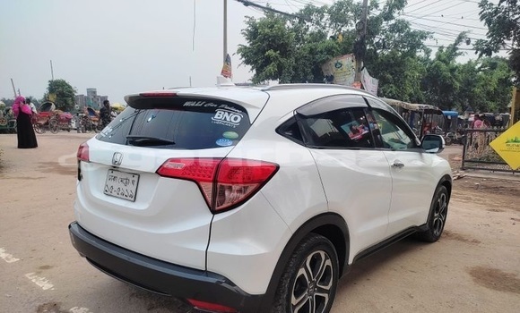 Buy Used 2014 Honda Vezel in Dhaka, Dhaka Buy Used 2014 Honda Vezel in Dhaka, Dhaka