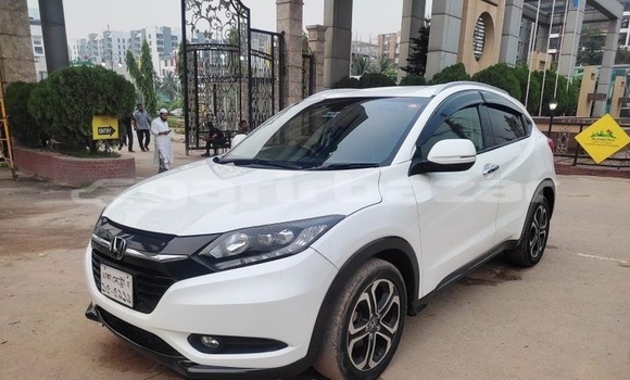 Buy Used 2014 Honda Vezel in Dhaka, Dhaka Buy Used 2014 Honda Vezel in Dhaka, Dhaka