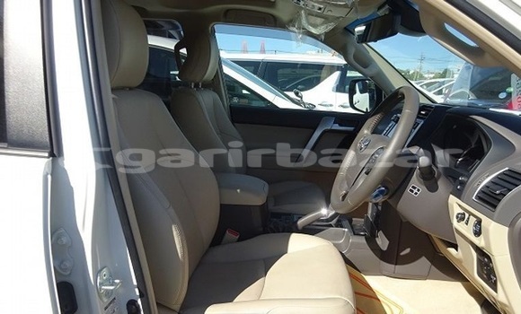 Buy Used 2017 Toyota Land Cruiser Prado in Dhaka, Dhaka Buy Used 2017 Toyota Land Cruiser Prado in Dhaka, Dhaka