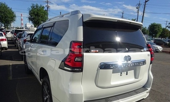 Buy Used 2017 Toyota Land Cruiser Prado in Dhaka, Dhaka Buy Used 2017 Toyota Land Cruiser Prado in Dhaka, Dhaka