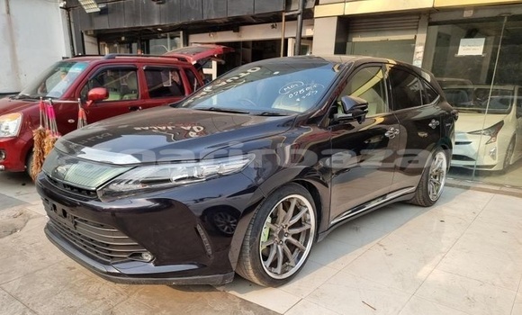 Buy Used 2018 Toyota Harrier in Dhaka, Dhaka Buy Used 2018 Toyota Harrier in Dhaka, Dhaka