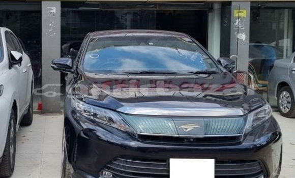 Buy Used 2018 Toyota Harrier in Dhaka, Dhaka Buy Used 2018 Toyota Harrier in Dhaka, Dhaka