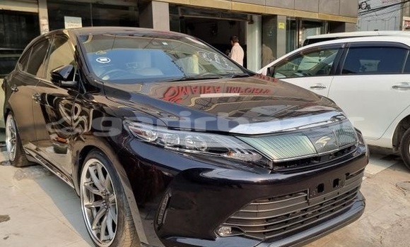 Buy Used 2018 Toyota Harrier in Dhaka, Dhaka Buy Used 2018 Toyota Harrier in Dhaka, Dhaka
