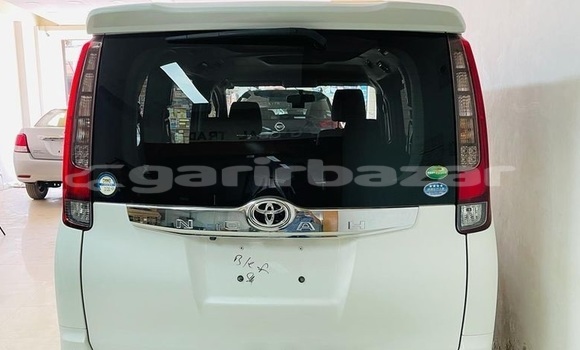 Buy Import 2016 Toyota Noah in Dhaka, Dhaka Buy Import 2016 Toyota Noah in Dhaka, Dhaka