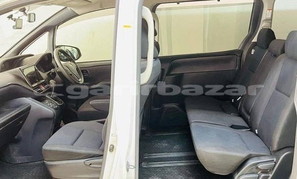 Buy Import 2016 Toyota Noah in Dhaka, Dhaka Buy Import 2016 Toyota Noah in Dhaka, Dhaka