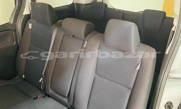 Buy Import 2016 Toyota Noah in Dhaka, Dhaka Buy Import 2016 Toyota Noah in Dhaka, Dhaka