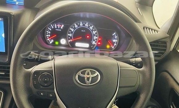 Buy Import 2016 Toyota Noah in Dhaka, Dhaka Buy Import 2016 Toyota Noah in Dhaka, Dhaka