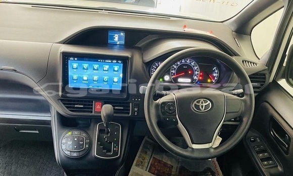 Buy Import 2016 Toyota Noah in Dhaka, Dhaka Buy Import 2016 Toyota Noah in Dhaka, Dhaka