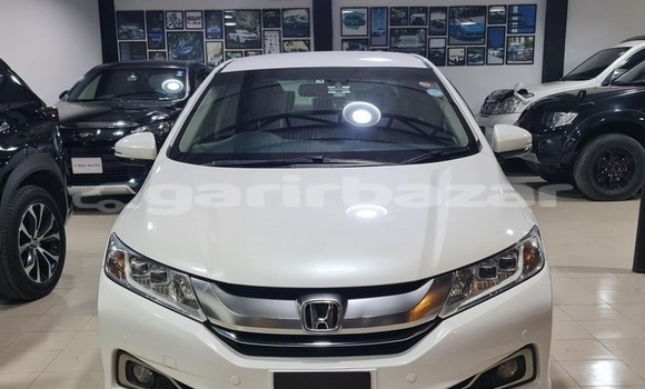 Buy Used 2015 Honda Grace in Dhaka, Dhaka Buy Used 2015 Honda Grace in Dhaka, Dhaka