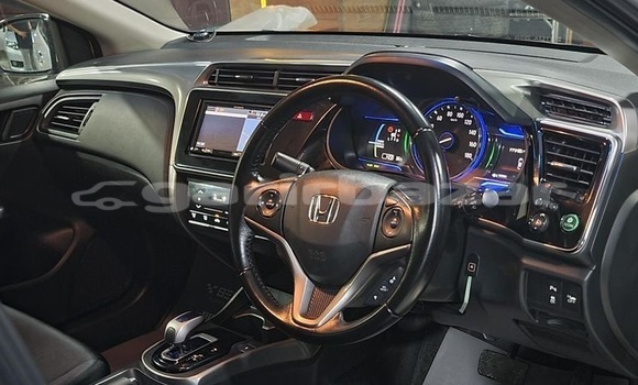 Buy Used 2015 Honda Grace in Dhaka, Dhaka Buy Used 2015 Honda Grace in Dhaka, Dhaka