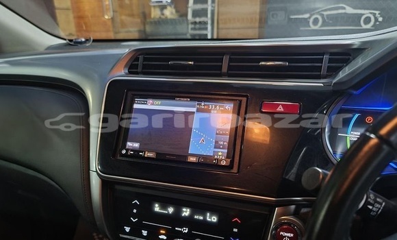 Buy Used 2015 Honda Grace in Dhaka, Dhaka Buy Used 2015 Honda Grace in Dhaka, Dhaka