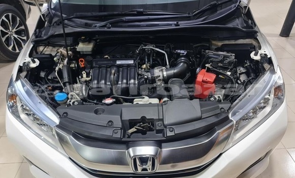 Buy Used 2015 Honda Grace in Dhaka, Dhaka Buy Used 2015 Honda Grace in Dhaka, Dhaka