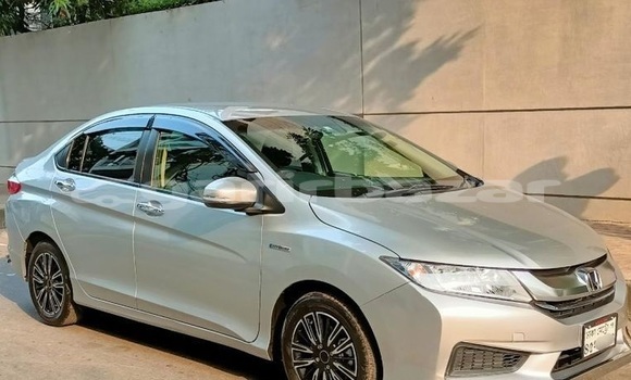 Buy Used 2016 Honda Grace in Dhaka, Dhaka Buy Used 2016 Honda Grace in Dhaka, Dhaka