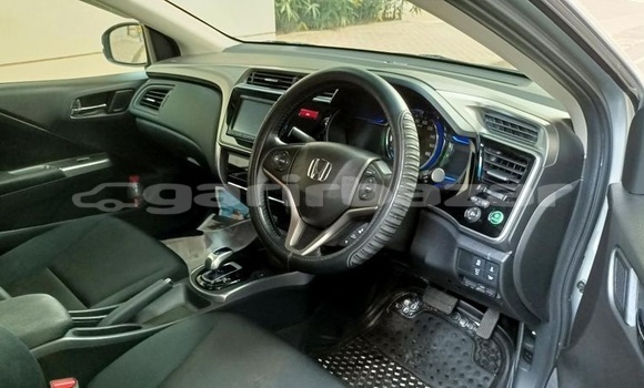 Buy Used 2016 Honda Grace in Dhaka, Dhaka Buy Used 2016 Honda Grace in Dhaka, Dhaka
