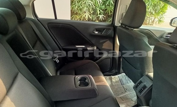 Buy Used 2016 Honda Grace in Dhaka, Dhaka Buy Used 2016 Honda Grace in Dhaka, Dhaka