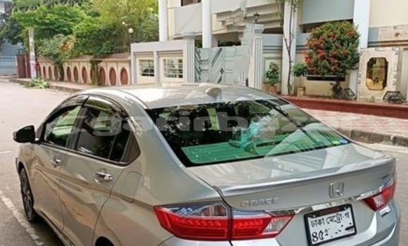 Buy Used 2016 Honda Grace in Dhaka, Dhaka Buy Used 2016 Honda Grace in Dhaka, Dhaka