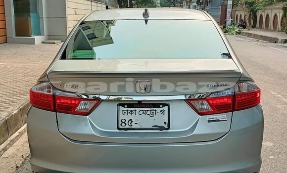 Buy Used 2016 Honda Grace in Dhaka, Dhaka Buy Used 2016 Honda Grace in Dhaka, Dhaka