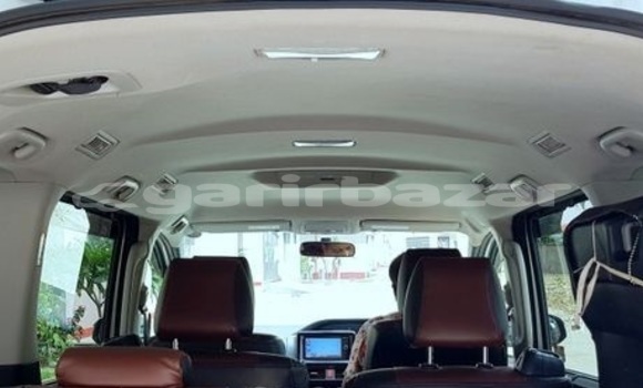 Buy Used 2014 Toyota Noah in Dhaka, Dhaka Buy Used 2014 Toyota Noah in Dhaka, Dhaka