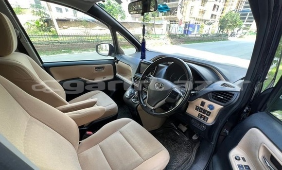 Buy Used 2014 Toyota Noah in Dhaka, Dhaka Buy Used 2014 Toyota Noah in Dhaka, Dhaka