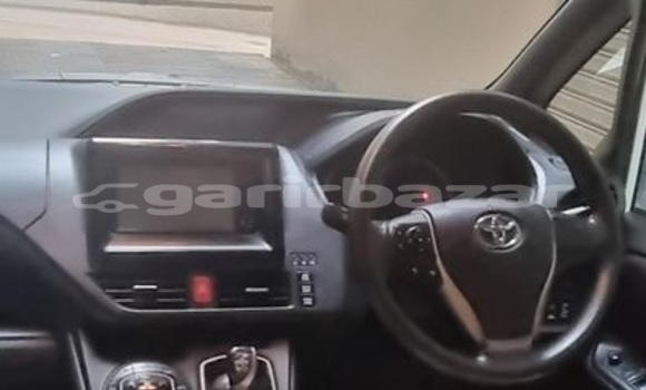 Buy Used 2014 Toyota Noah in Dhaka, Dhaka Buy Used 2014 Toyota Noah in Dhaka, Dhaka